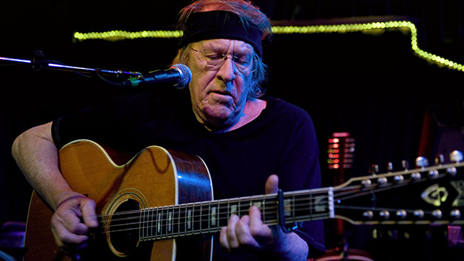 Paul Kantner of Jefferson Airplane and Starship, dies at 74.