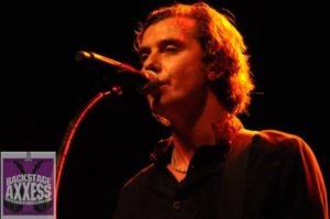 Gavin Rossdale Town Ballroom Buffalony singing on the stage